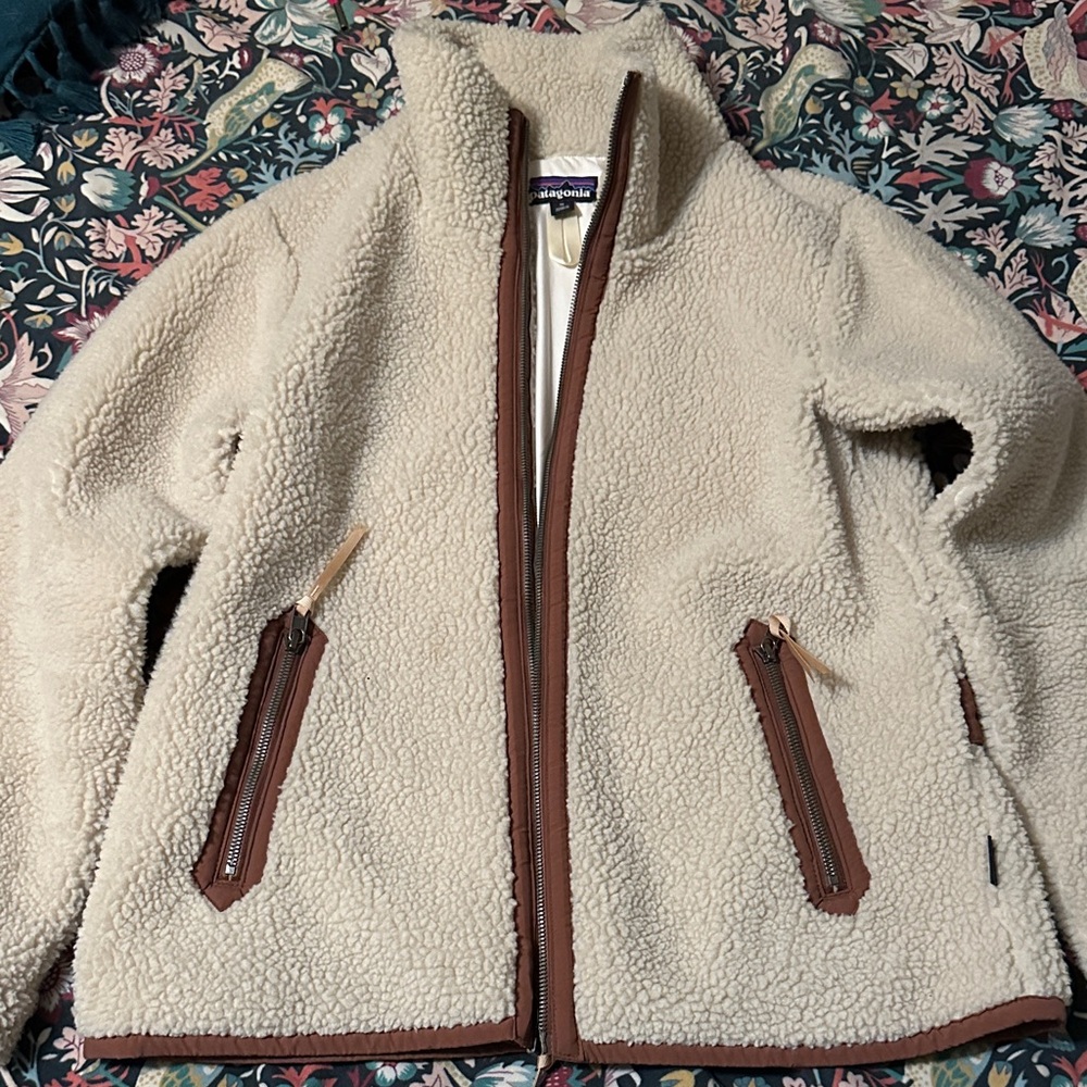 Patagonia Beige Fleece Jacket with Brown Trim